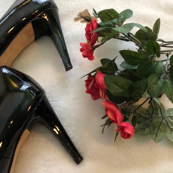 Black patent Cole Haan heels - 9.5 - Picture 5 of 8